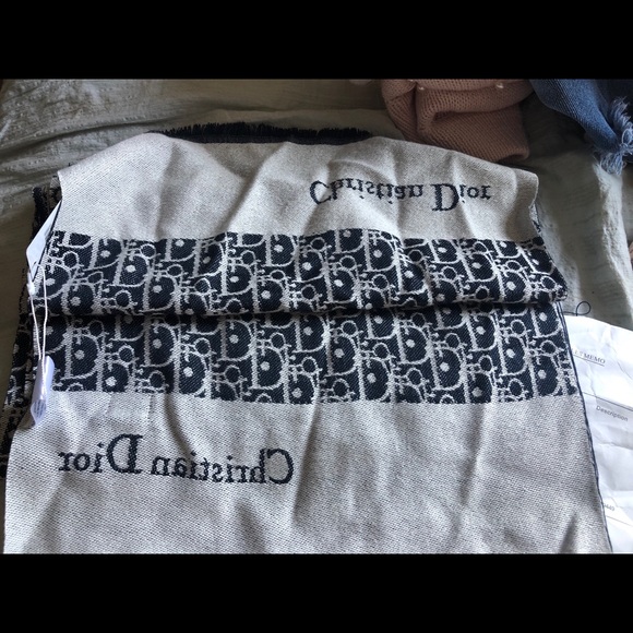 Dior scarf - Picture 2 of 5